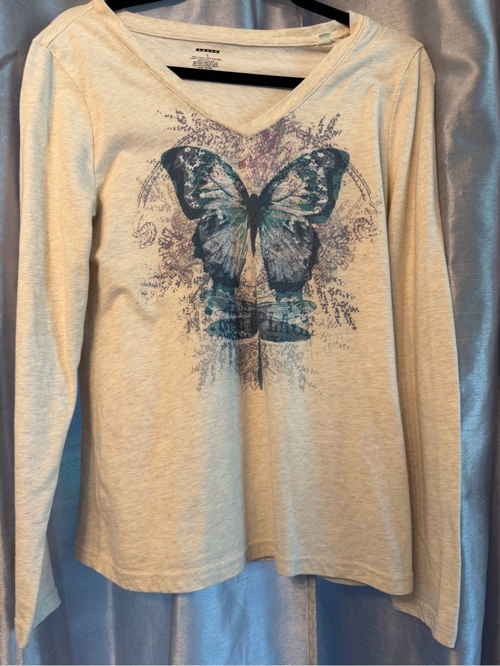 V-Neck Long Sleeve Butterfly Graphic Tee - Cream/Blue